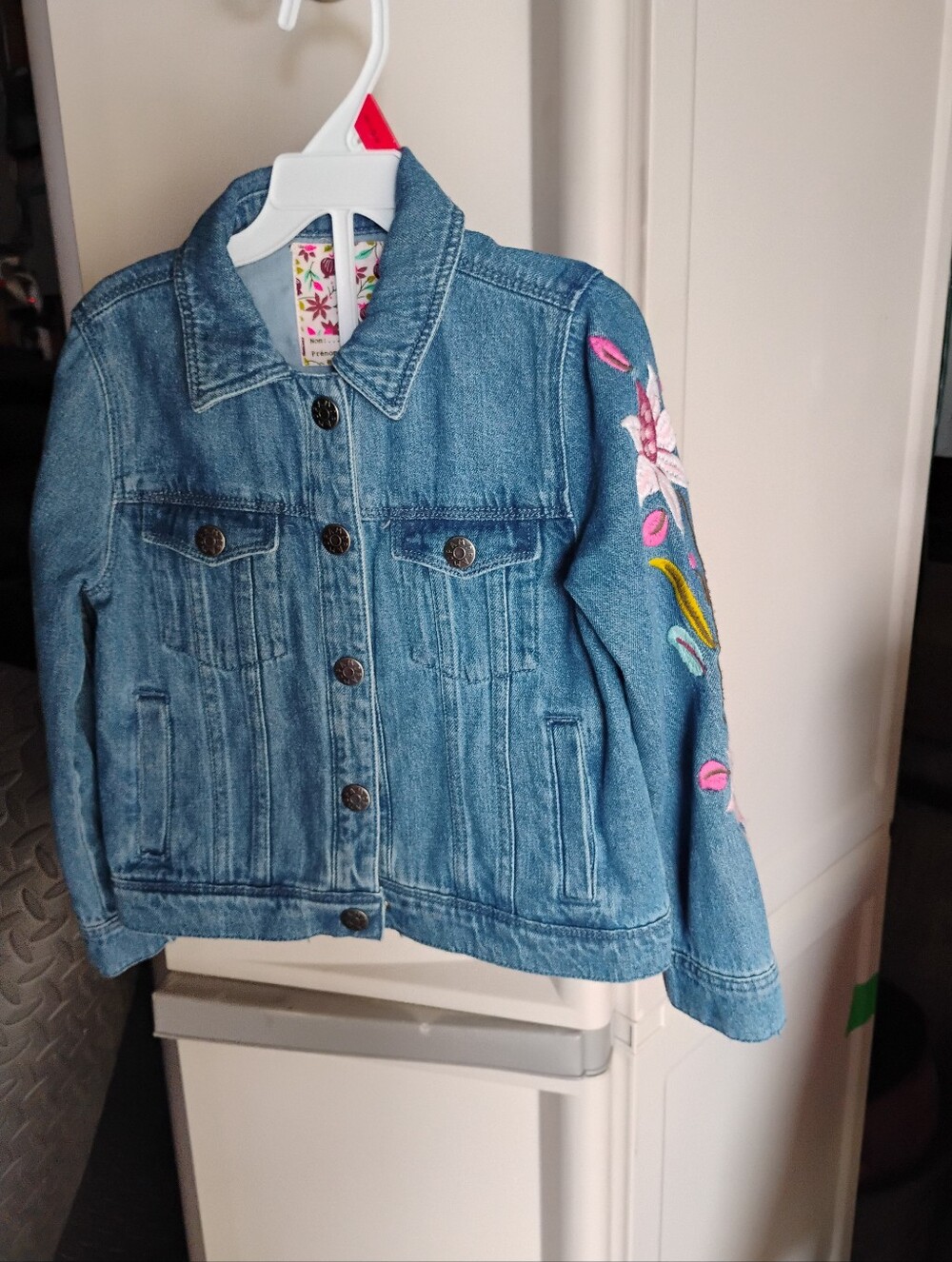 🩷Embroidered Jean jacket size 6